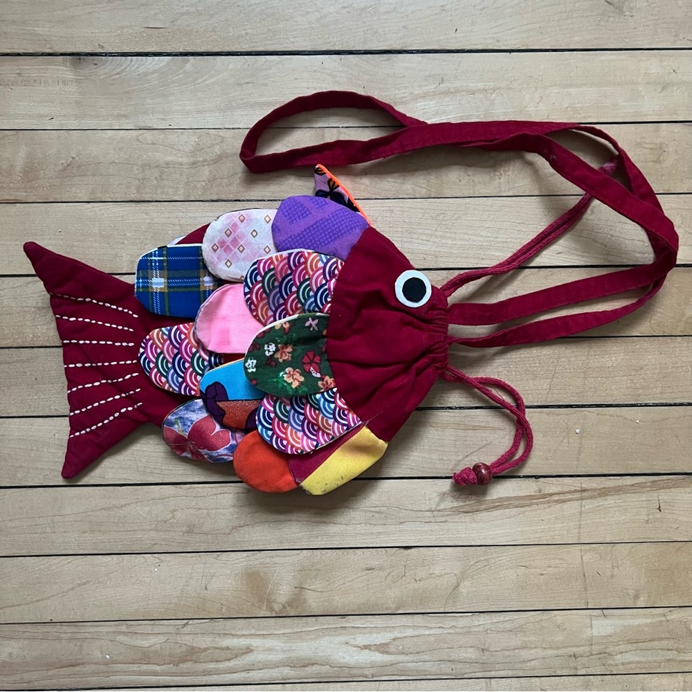 LAST CHANCE❗️2/28 - Vintage Multicolor Fish-Shaped Purse